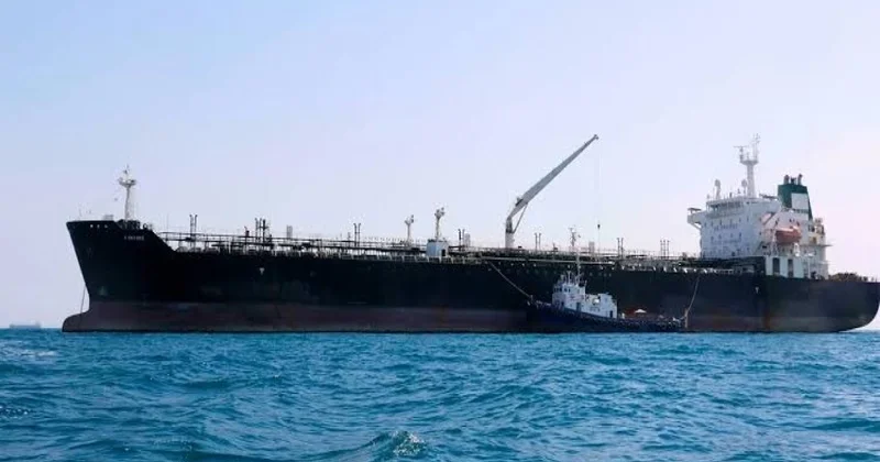 Hörmüzdə daha bir tanker dronla vuruldu