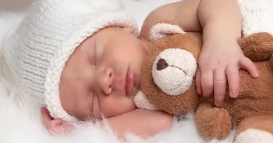 Yay aylarında yenidoğulmuş körpəyə papaq necə taxılmalıdır? CAVAB