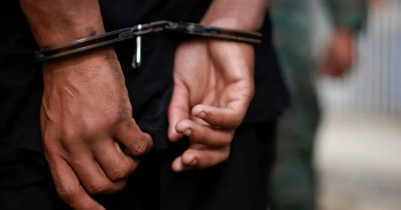 В Бельгии заключенный при попытке побега из тюрьмы застрял в подвесном потолке