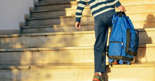 Pediatrdan yeni dərs ili öncəsi SOS: ağır məktəb çantaları...
