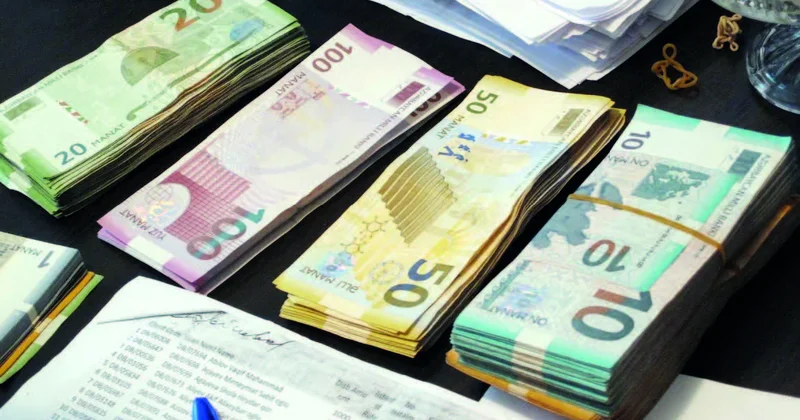 Dövriyyədəki notlar 1 milyard manatı ötüb