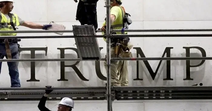 Имя Трампа вернут на фасад Кеннеди центра в Вашингтоне