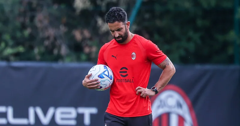 Baş məşqçisi “Milan”ı topa tutdu