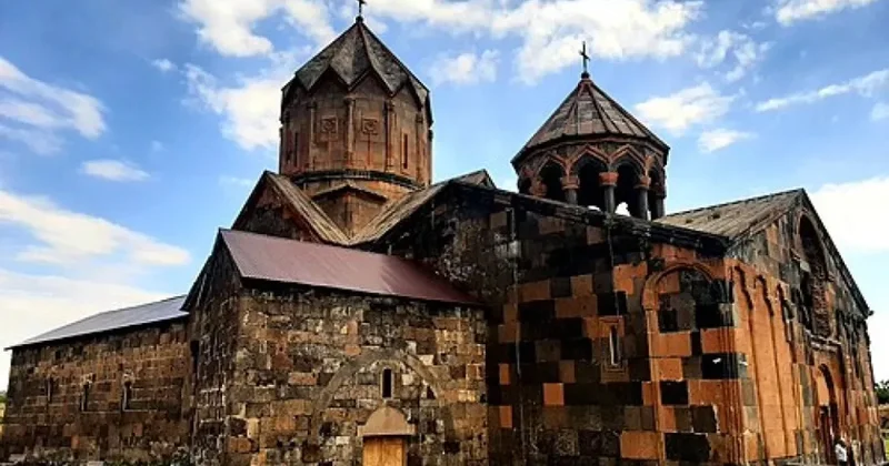 Из армянских церквей вынесли кресты