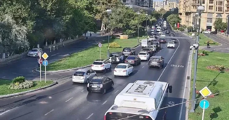 Bakıda yalnız üç istiqamətdə nəqliyyatın sıxlığı yaranıb