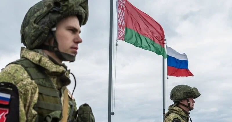 Belarus Ukrayna ilə sərhədə qoşun yığır