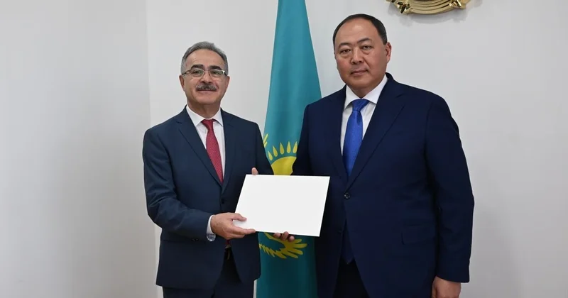 Səfirimiz Qazaxıstanda: Etimadnaməsinin surətini təqdim etdi FOTO