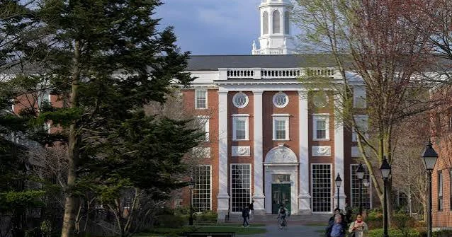 Məhkəmə Tramp administrasiyasının Harvard Universitetinə qarşı antisemitizm iddiasını rədd etdi