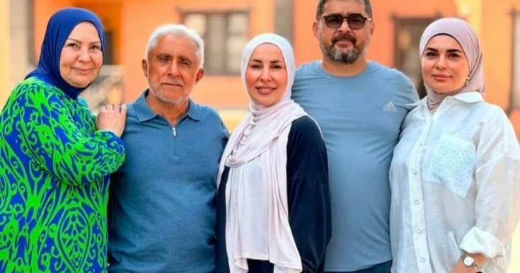 Alim Qasımov xanımı və övladları ilə Foto