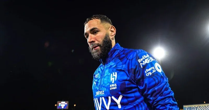 Benzema əvəzlənməsindən narazı qalaraq məşqçi ilə mübahisə edib VİDEO