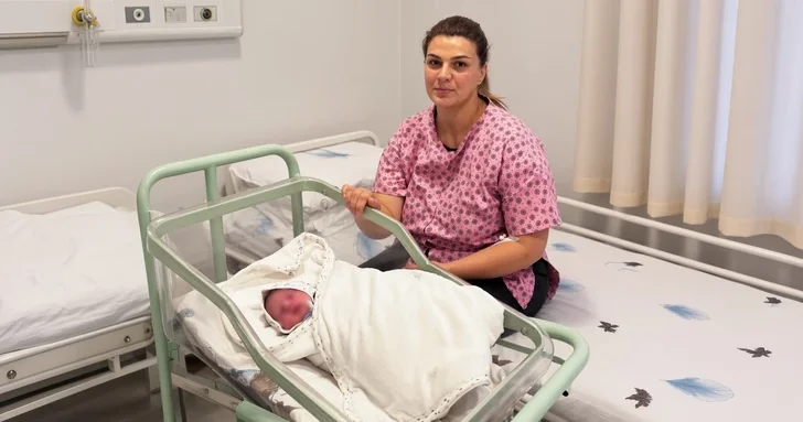 Жительница Физулинского района родила в машине скорой помощи