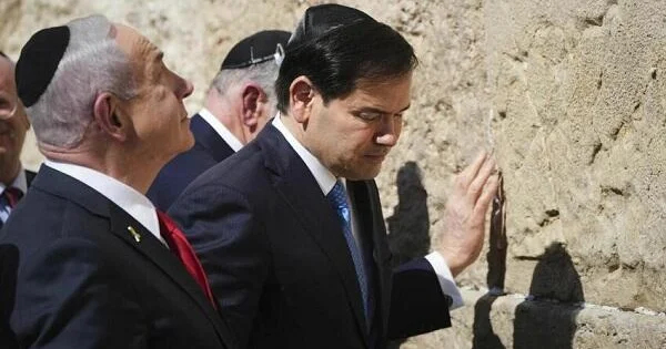 Netanyahu Rubionu ağlama divarı na apardı