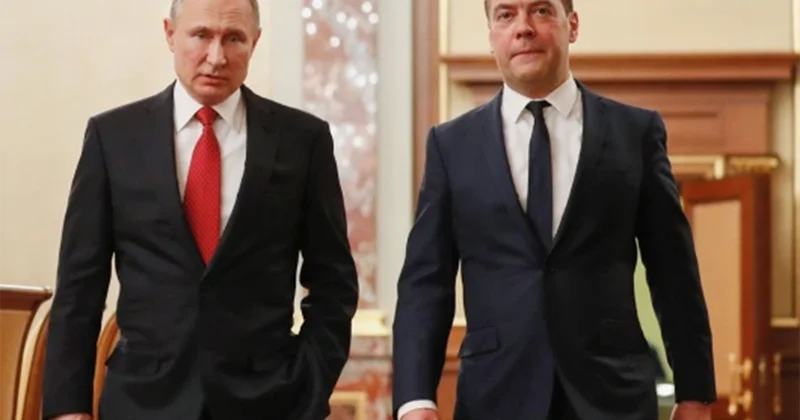 Putin Medvedevi təltif etdi
