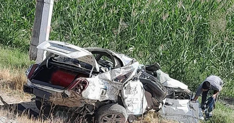 Özbəkistanda qatar avtomobillə toqquşub: 6 nəfər həlak olub