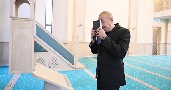 İlham Əliyev Hadrutda məscidin açılışında iştirak etdi