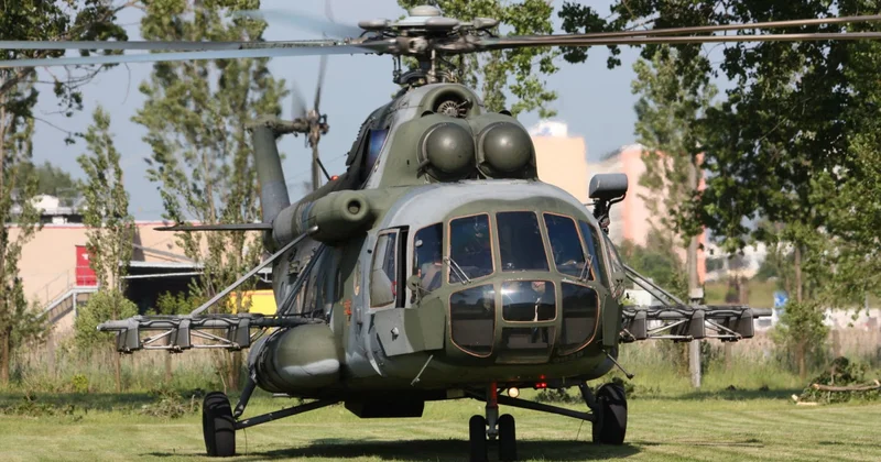 Çexiya Polşaya üç helikopter və 150 yə yaxın hərbçi göndərib