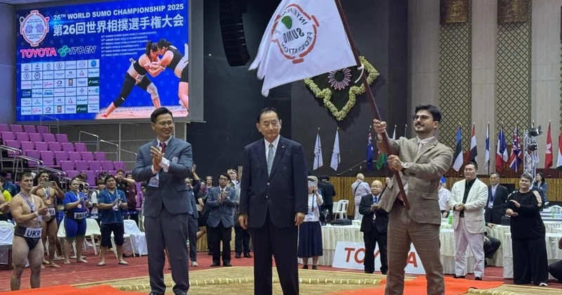 Sumo üzrə dünya çempionatının bayrağı Azərbaycana təqdim olunub