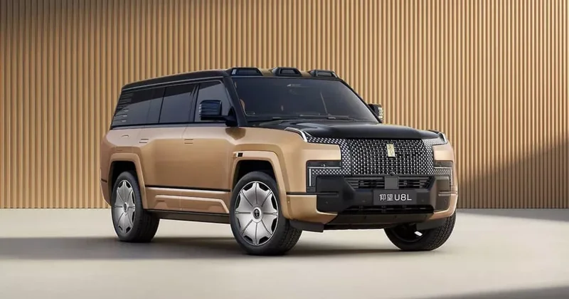 BYD представил роскошный кроссовер с золотым логотипом