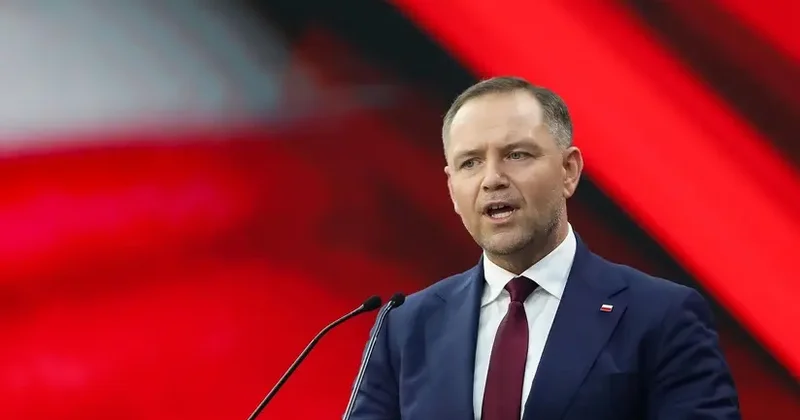 Polşa xarici hərbçilərin ölkədə qalmasına icazə verib