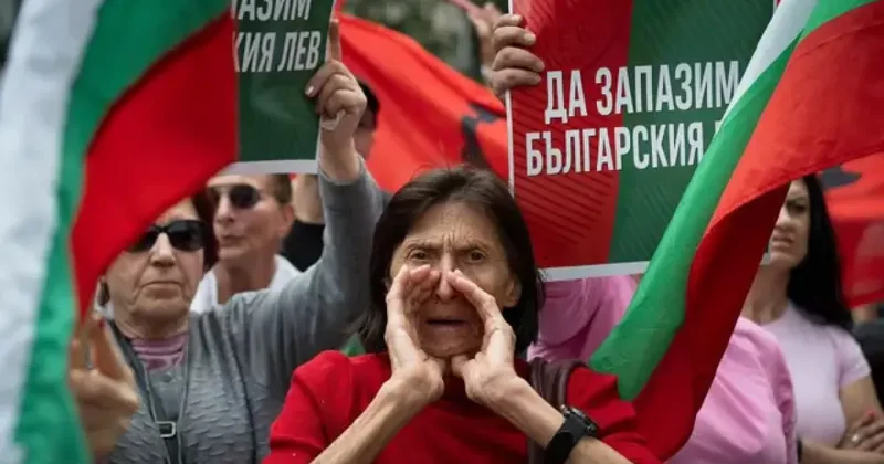 В Болгарии оппозиция протестует против перехода на евро