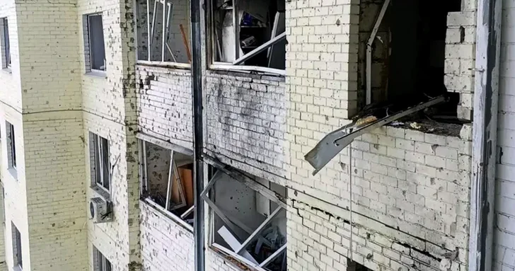 В одном из российских городов около 150 квартир повреждены в результате атаки БПЛА