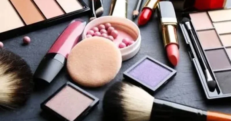 Krem, maskara, layner... Dermatoloqdan xəbərdarlıq