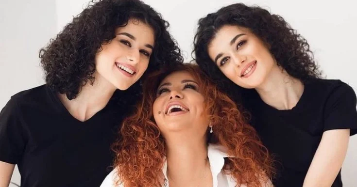 O biri qızı da xaricdə yaşayacaq Fotolar