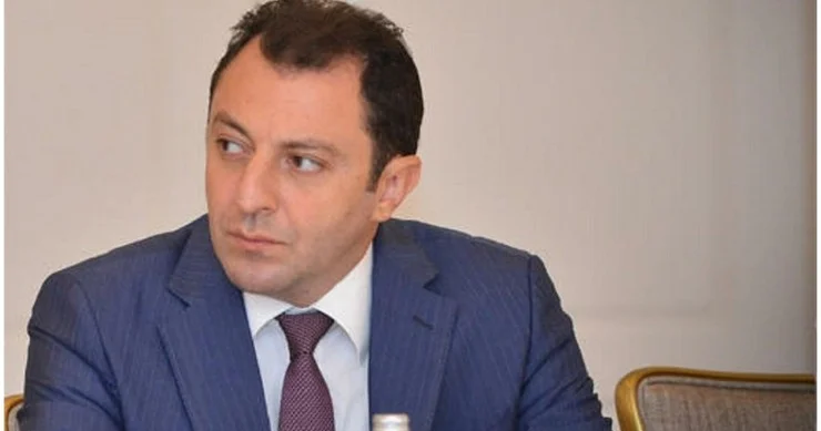 XİN rəsmisi mina təhdidinə diqqət çəkdi Yenidənqurma işlərinə...
