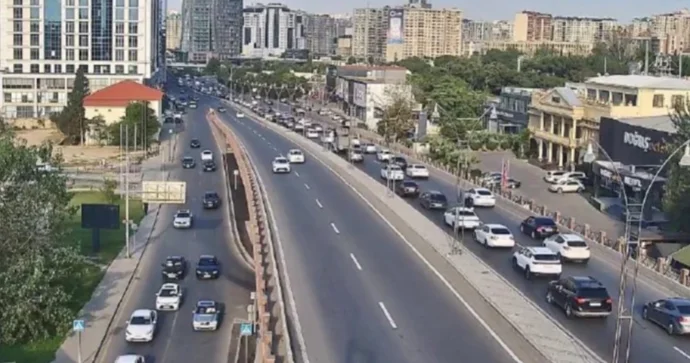 Paytaxtın hazırda sıxlıq olan küçələri: SİYAHI FOTO
