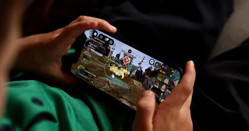 В Баку подросток погиб после воздействия опасного контента в Roblox