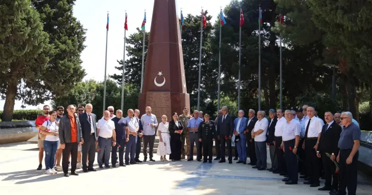 Veteranlar Cəlil Xəlilovun rəhbərliyi ilə Bakıda “Türk şəhidliyi”ni ziyarət etdi FOTO