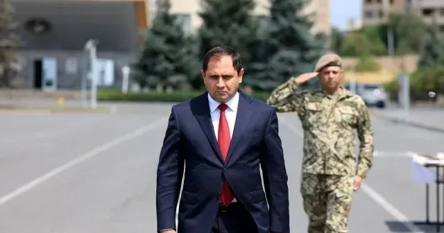 Ermənistanın müdafiə naziri Çinə GETDİ