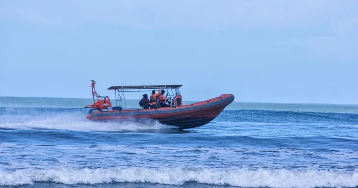 В Яванском море продолжаются поиски 130 пропавших после крушения пассажирского судна