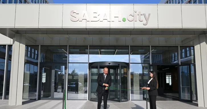 Ильхам Алиев принял участие в открытии первого этапа инновационного городка SABAH.city в Баку