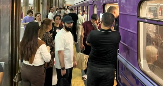 Bakı metrosunda qatarlar tuneldə qaldı Səbəb AÇIQLANDI RƏSMİ