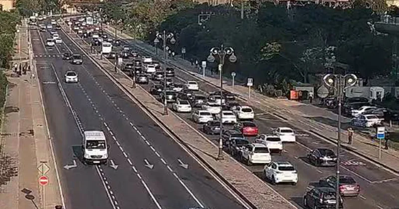 Bu 12 yolda tıxac var Siyahı