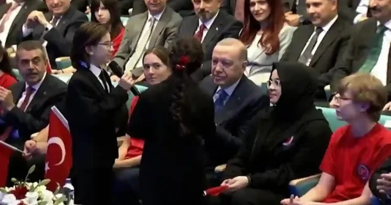 Ərdoğan şagirdlərlə bərabər türkü oxudu Video