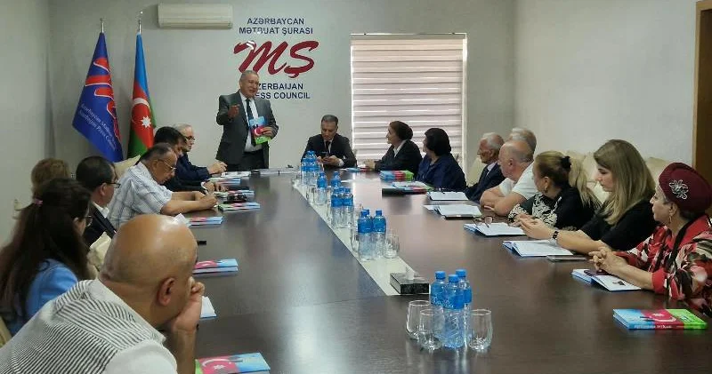“İstiqlal söhbətləri” həm də Mirşahinin ilk kitabıdır