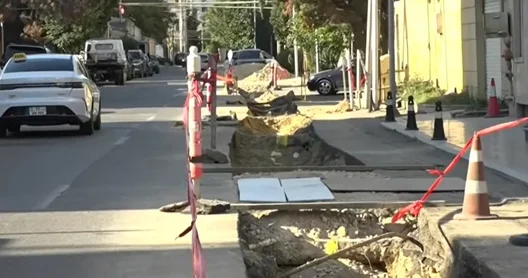 Aylardır qazılan yol niyə bərpa olunmur?