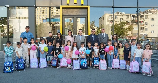 McDonald s Azərbaycan ölkə üzrə şəhid ailələrinin birinci sinif şagirdlərini məktəb ləvazimatları ilə təmin etdi