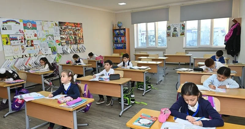 Bakıda şagird sayı azalır, XI siniflərdə isə artım var Rəqəmlər