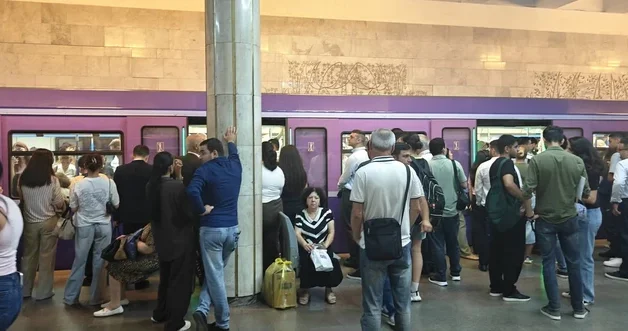 Техническая неисправность поезда на одной из станций вызвала перебои в метро Баку