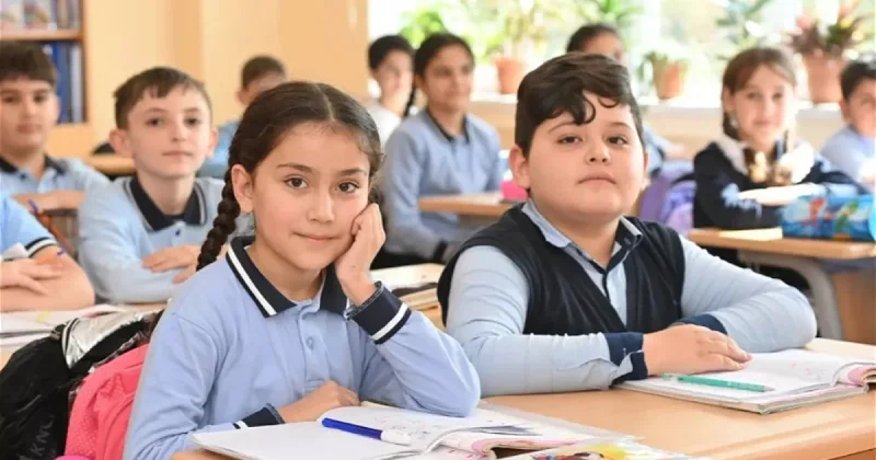 Сколько учеников сядут за парты в Баку в новом учебном году?