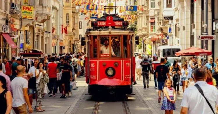 Türkiyəlilərin 66 faizi Azərbaycanı dost hesab edir SORĞU