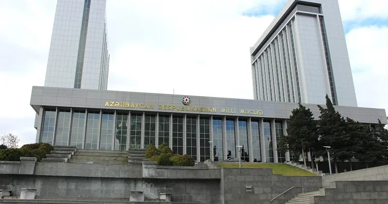 Parlamentin növbəti komitə iclası keçirilir