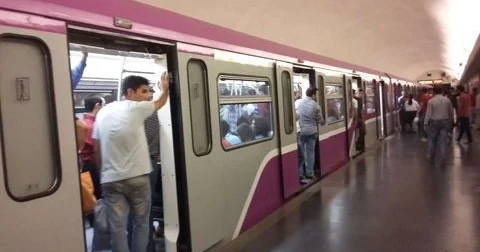Metronun işi bərpa olunub
