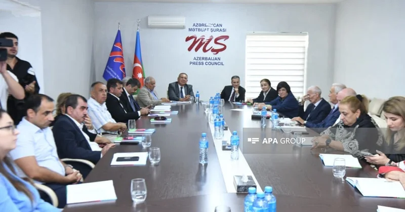 Mətbuat Şurasında “İstiqlal söhbətləri” kitabının təqdimatı keçirilib FOTO