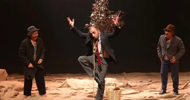 Gənc Tamaşaçılar Teatrında “Qodo həsrətində” adlı tamaşanın məşqləri davam edir