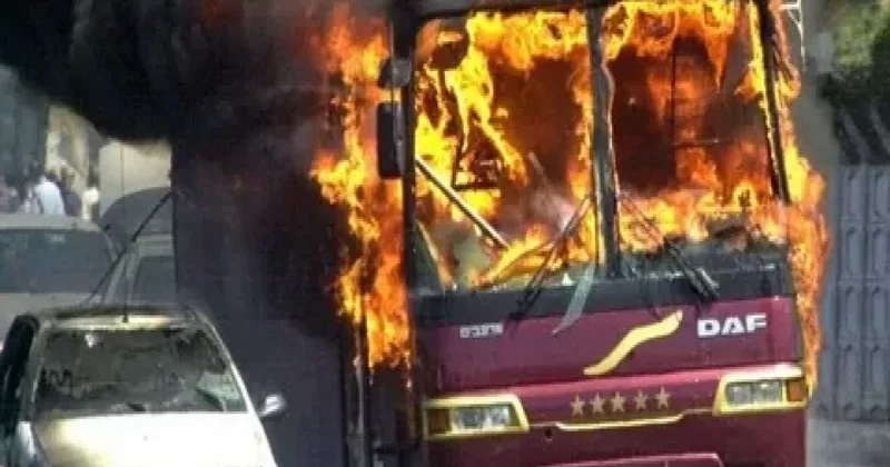 Hindistanın qərbində avtobus yanıb, azı 19 nəfər ölüb