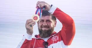 Kadırov 36 cı medalını aldı Onların arasında görün hansı medallar var?